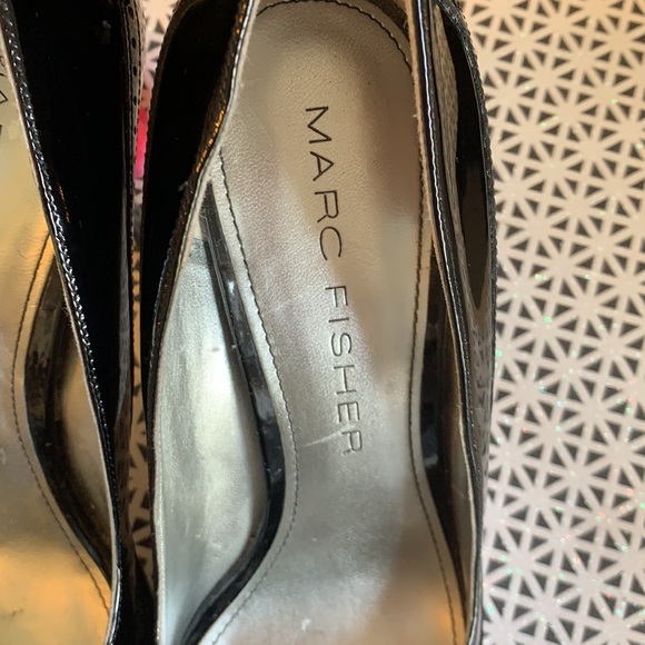 Marc Fisher wingtip appearance to these pumps. - Picture 3 of 8